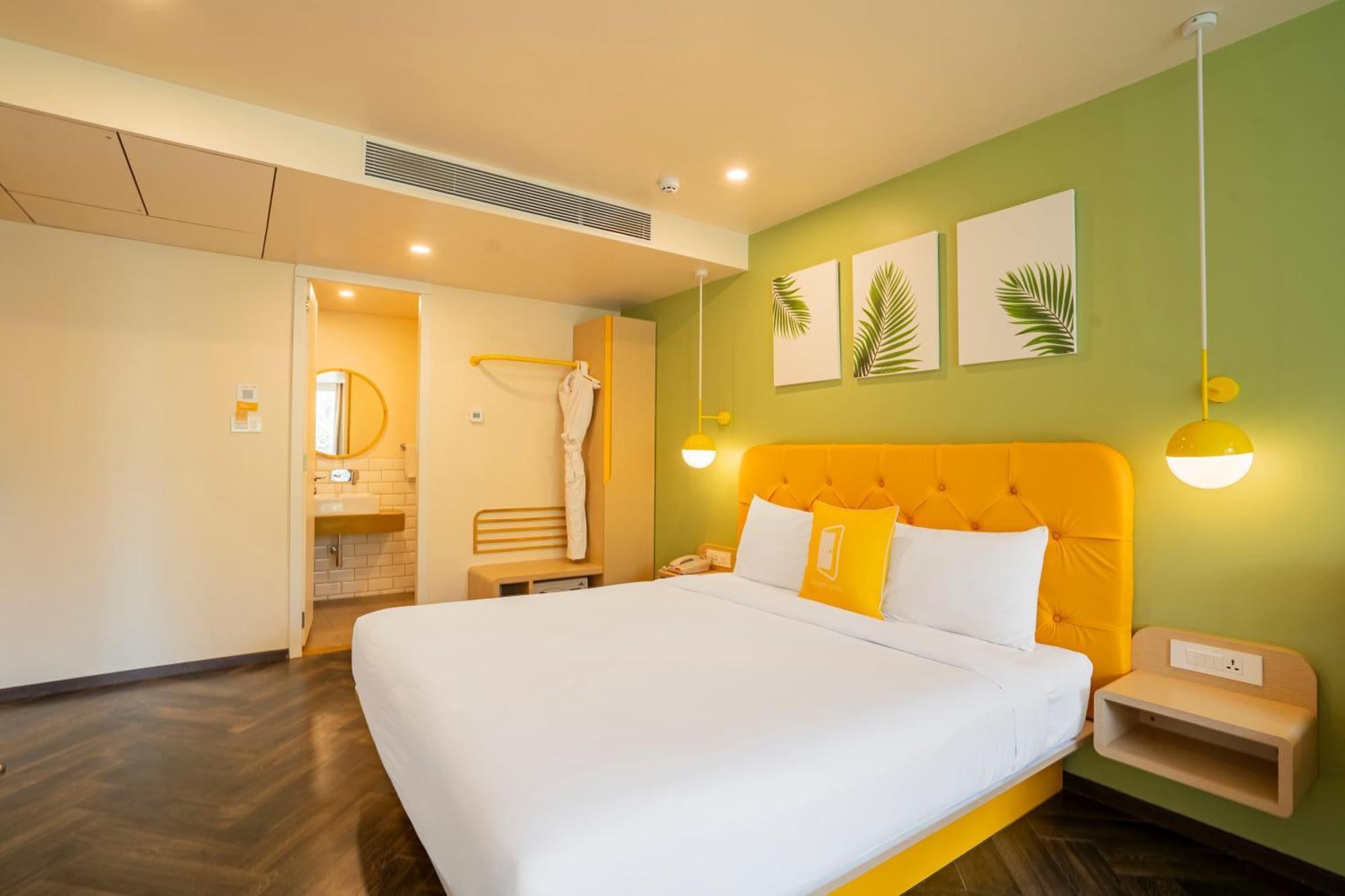 פאנג'י Bloom Hotel - Dona Paula מראה חיצוני תמונה